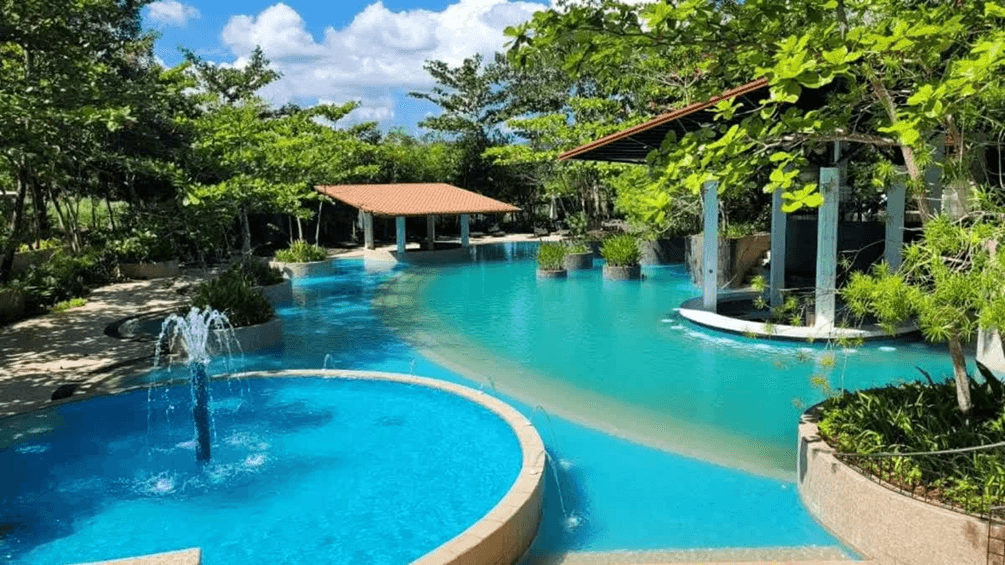 Fernvale Leisure Club and Resort Pool